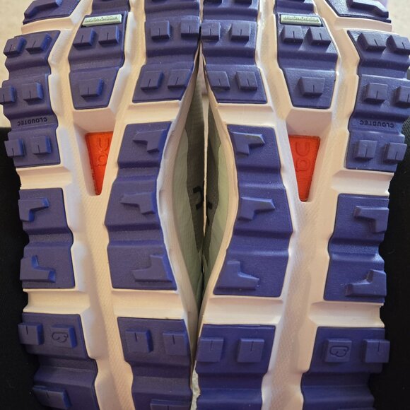 On Cloud Sneakers - Picture 6 of 7